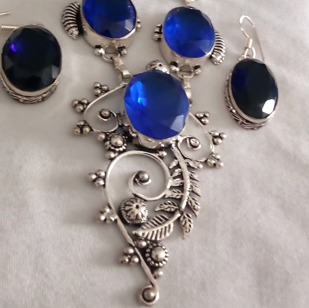 Beautiful regal sapphire cocktail set